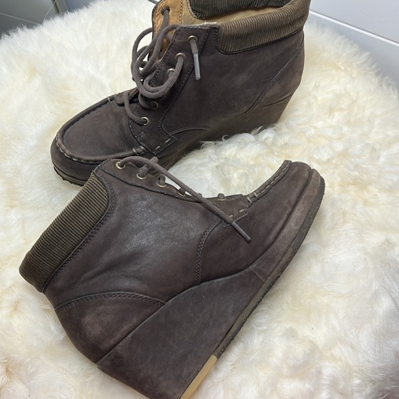 Clarks size 7.5. A218 - Picture 3 of 3